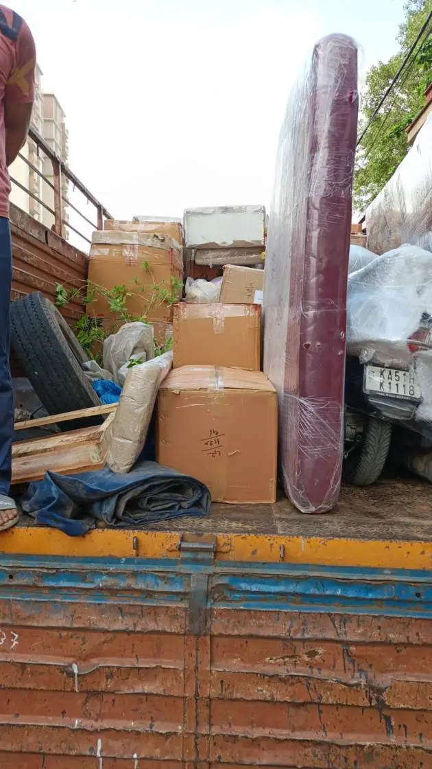 Professional packing and loading process for Bangalore to Goa house shifting by expert packers team